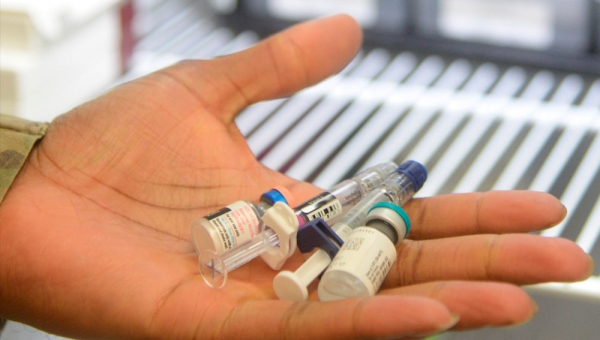 Israel fornece dados médicos à Pfizer em troca de vacinas. Acordo levanta preocupações éticas